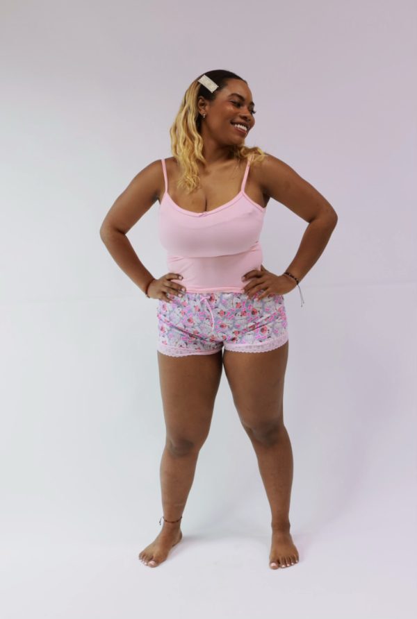 pijama de short con diseño de perritos